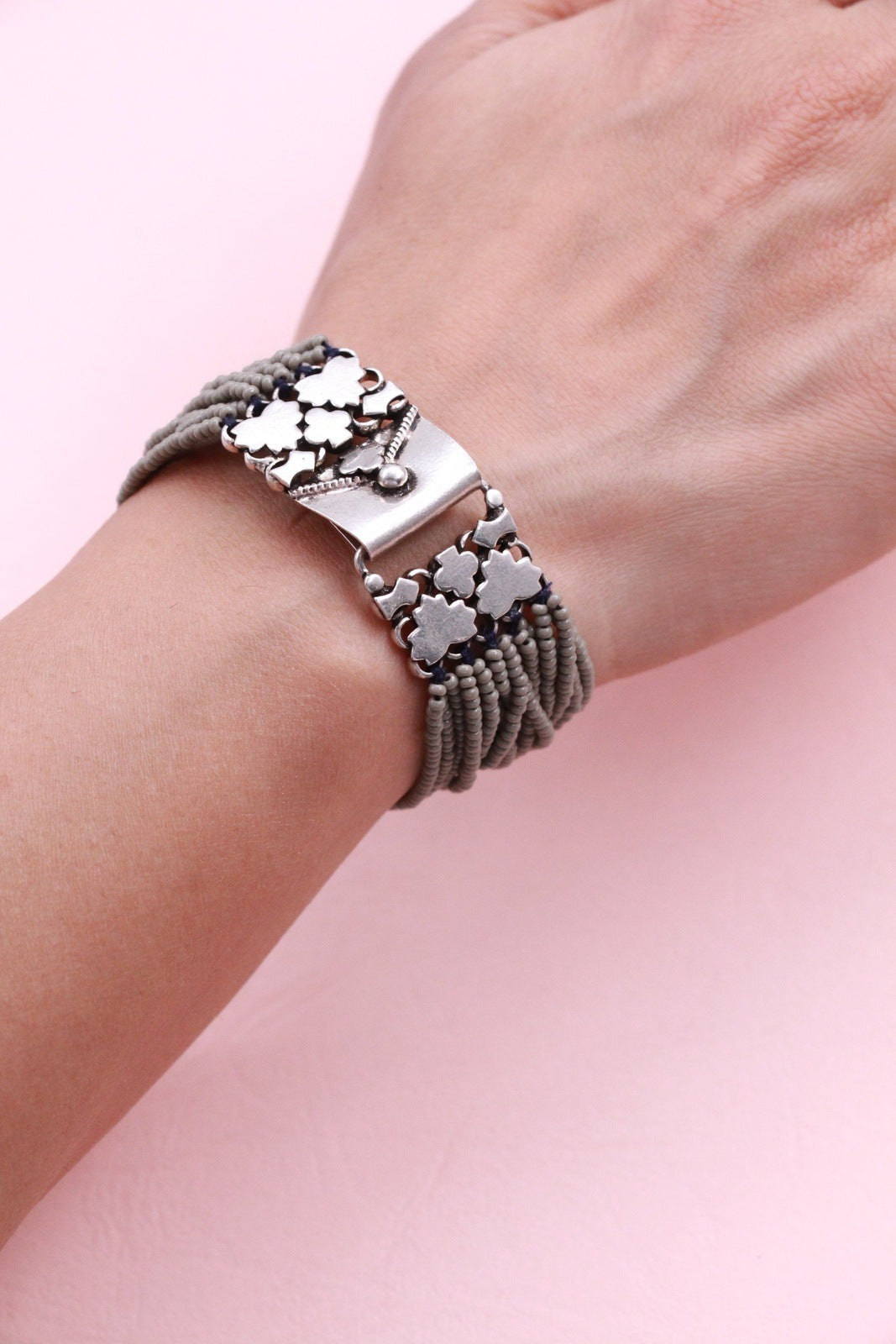 Clusters of Grey Loose Bracelet