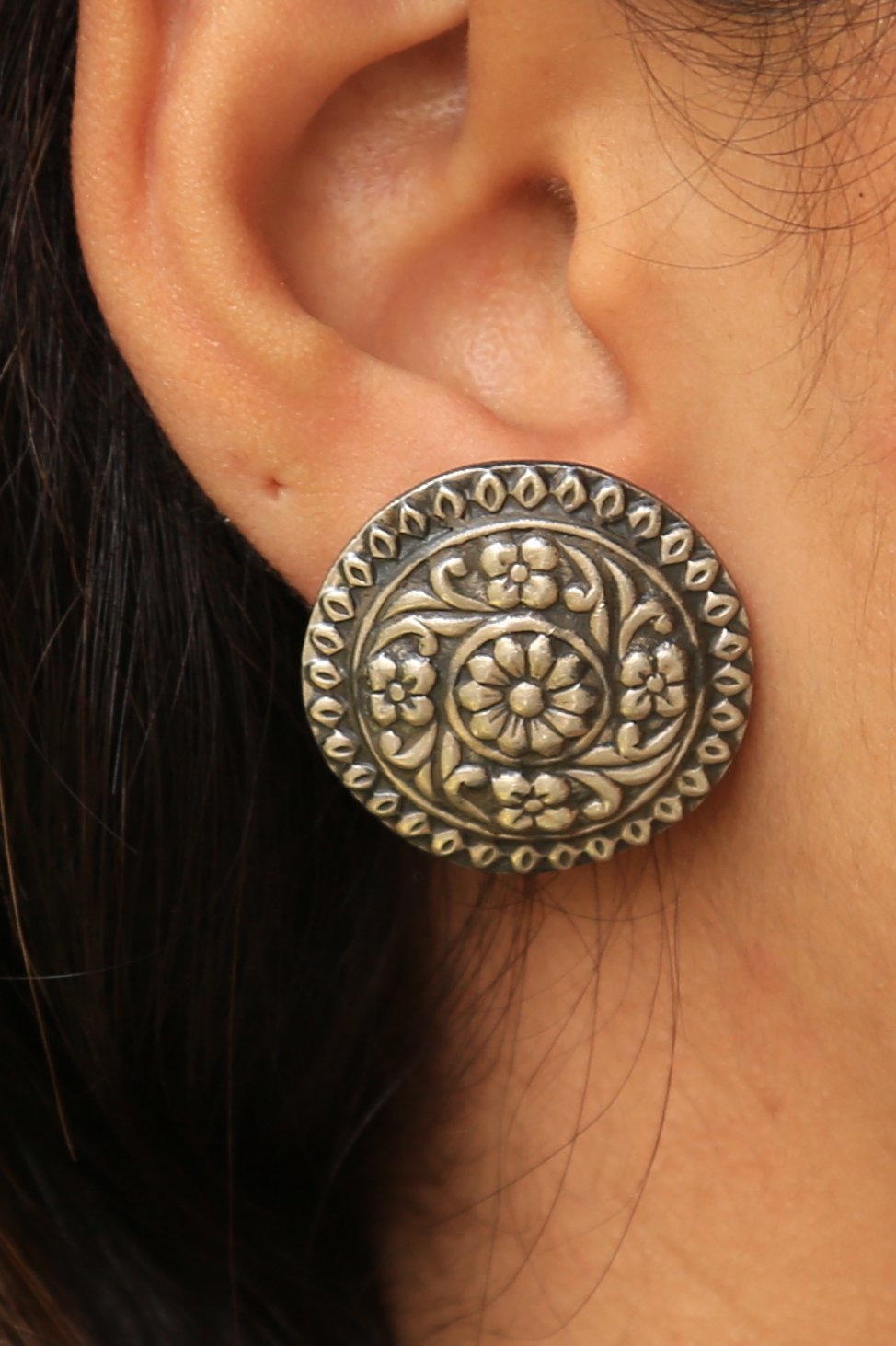 Tribal Floral Motif Round Tops