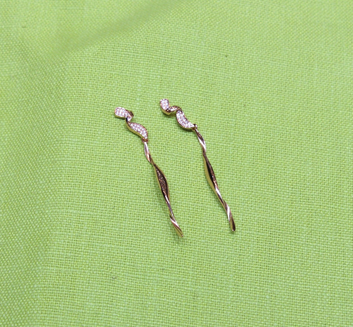 Twist & Curl long Danglers