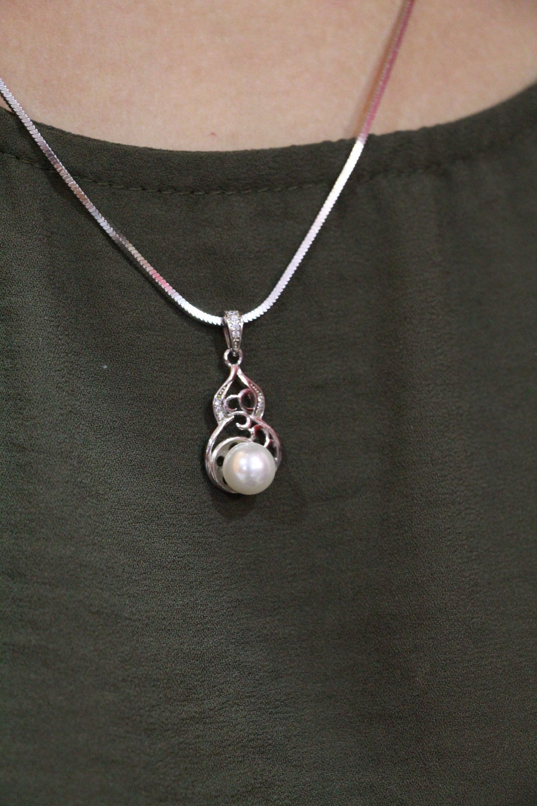 Marissa Pendant Earrings Set