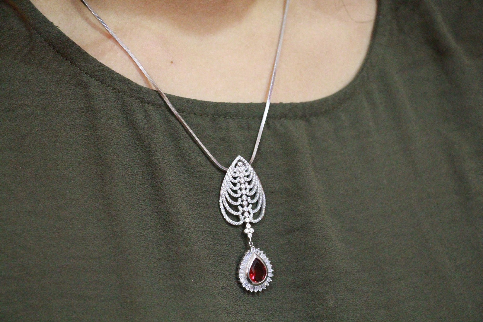 Red Christmas Floral Pendant Set